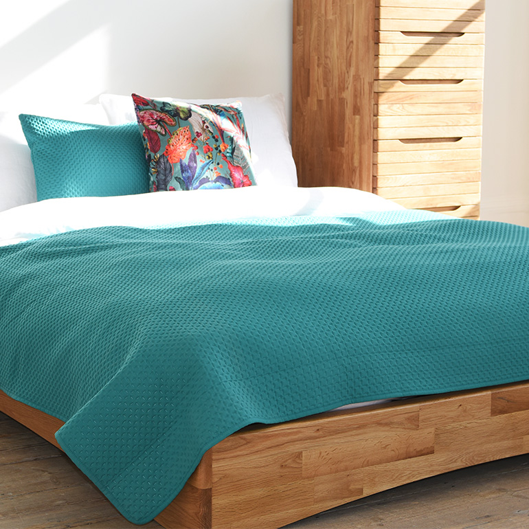 BEDSPREADS & THROWS