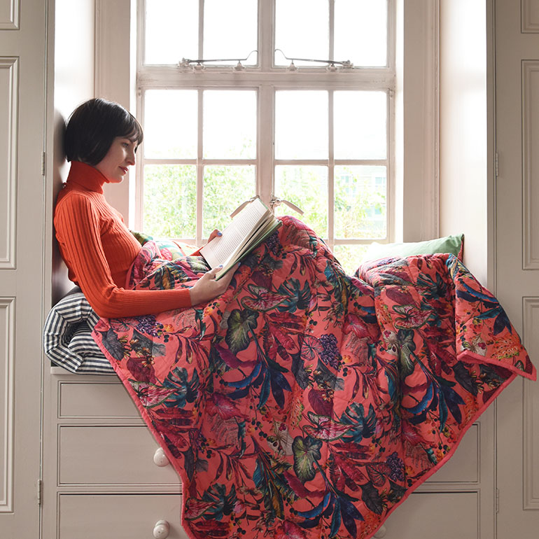 BEDSPREADS & CUSHIONS