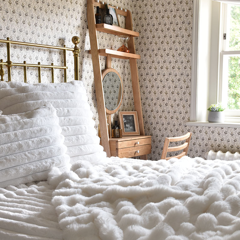 TEXTILES, CUSHIONS & THROWS