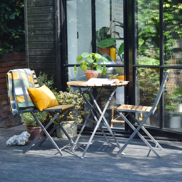 GARDEN & BALCONY