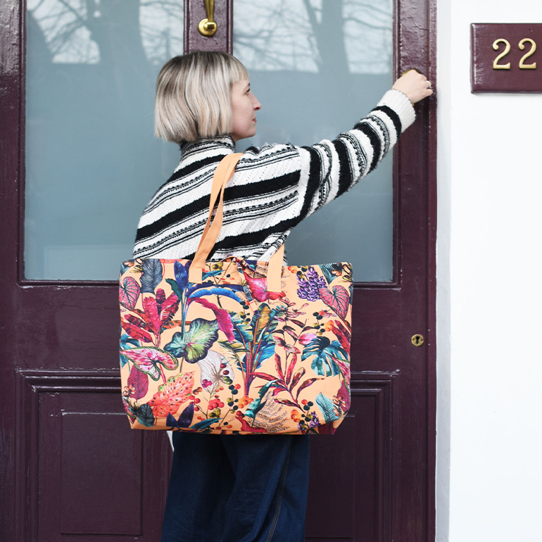 BAGS & TOTES