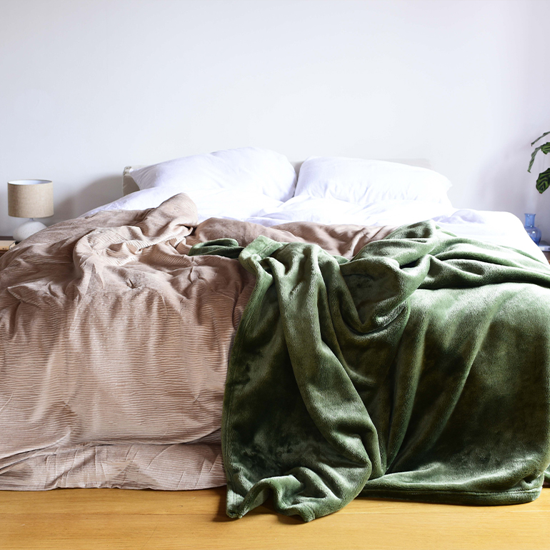 BLANKETS, CUSHIONS & QUILTS