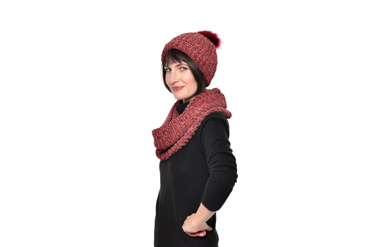 FC Bobble Hat Garnet Red Tlv Og