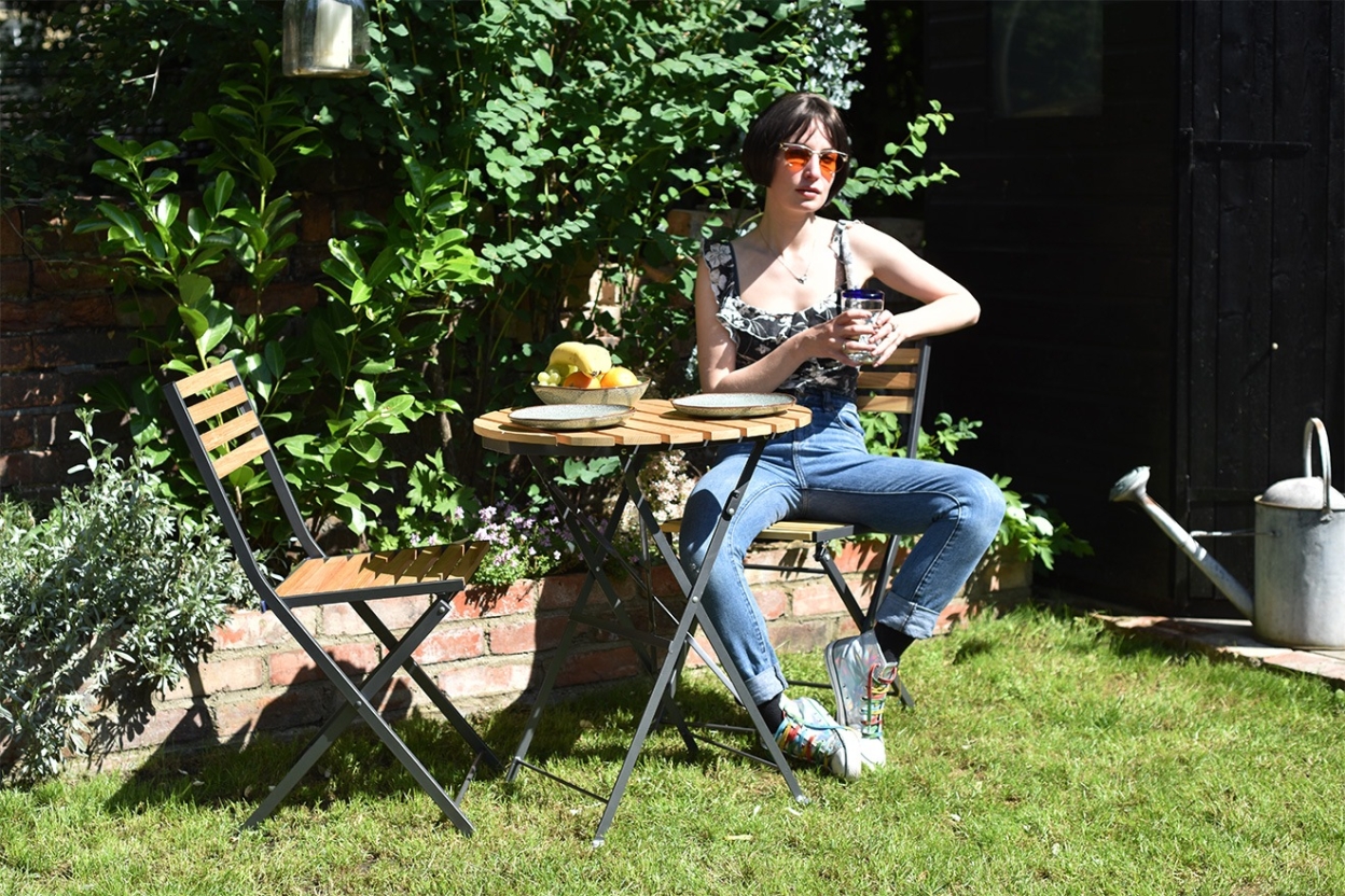 Naples table and chairs on grass