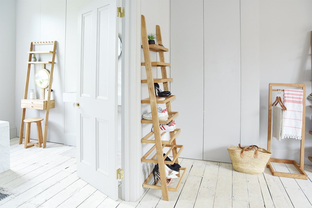 Oak Rounded Leaning Shoe Rack