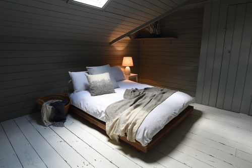 Acacia Platform Double Bed PR Nor M