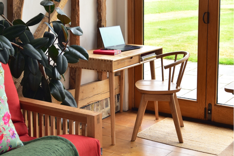 FC Twain Desk FB LS Ruv Eg