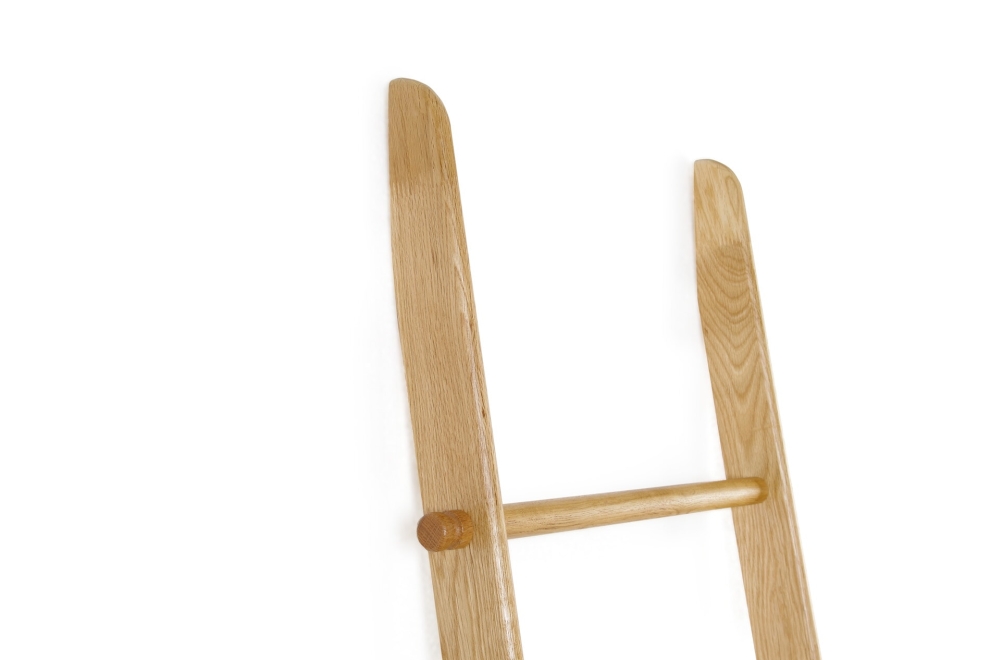 FC Oak Leaning Towel Ladder